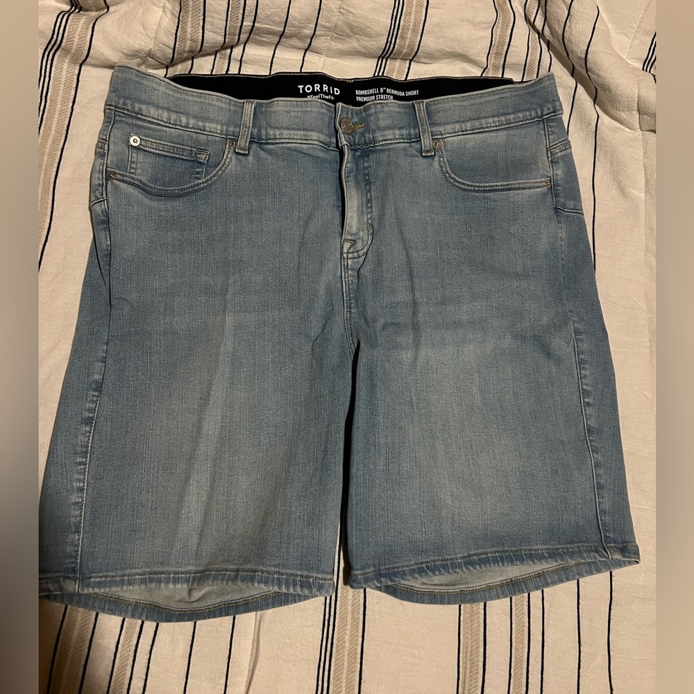Torrid bombshell 8” Bermuda shorts size 20 nwot